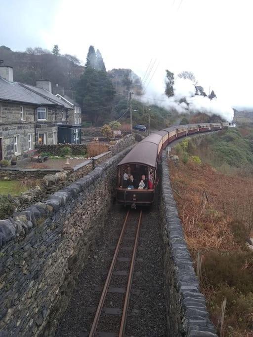 Daisys Cottage. Blaenau Ffestiniog. エクステリア 写真